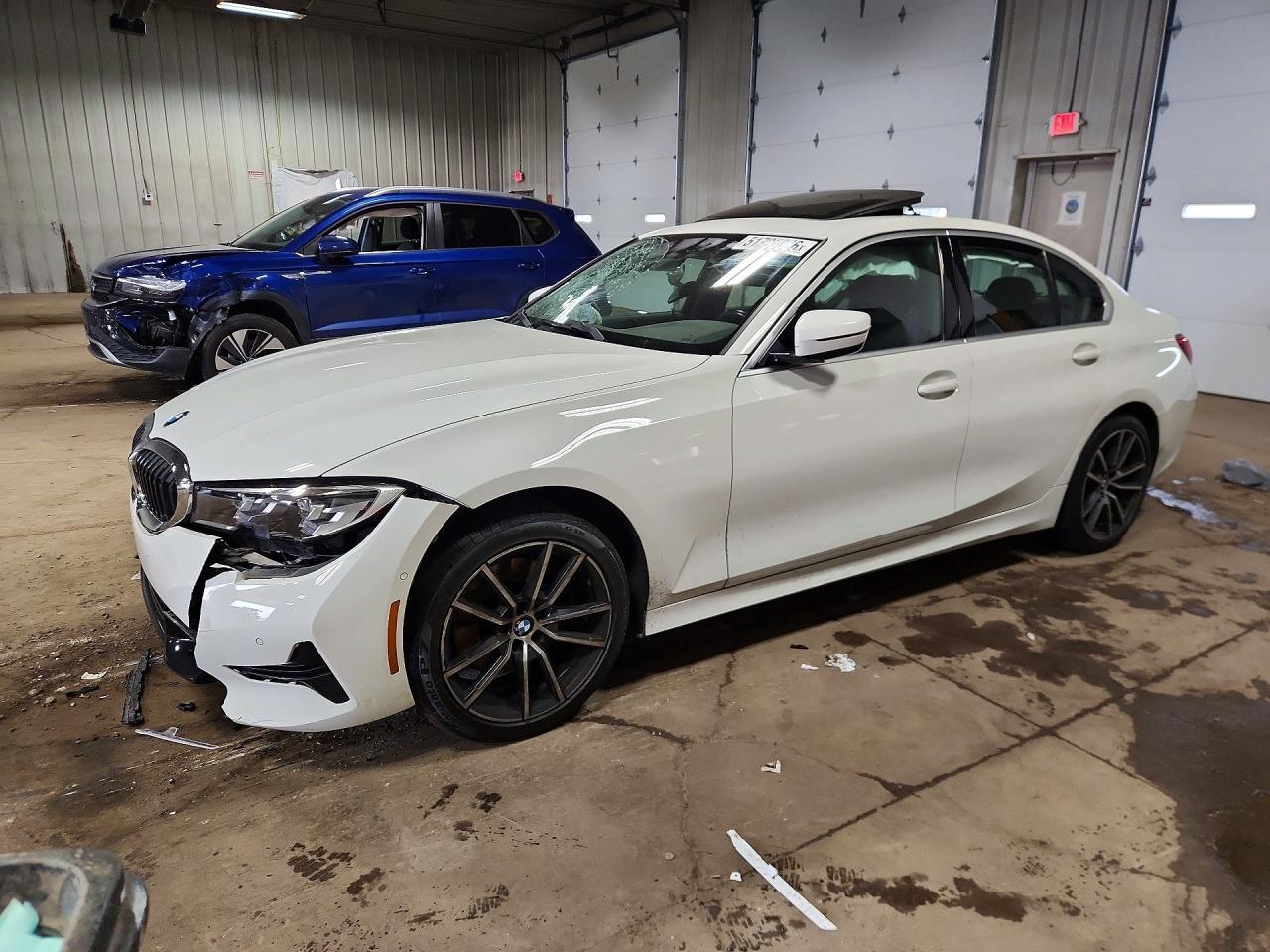2020 BMW 330Xi - zdjęcie główne