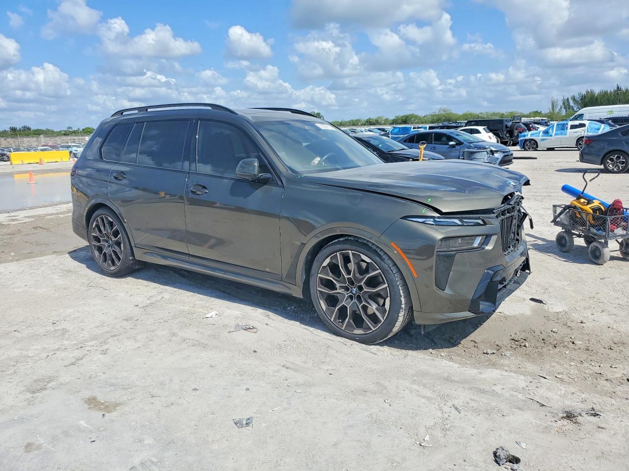 2025 BMW X7 xDrive40I - zdjęcie 4
