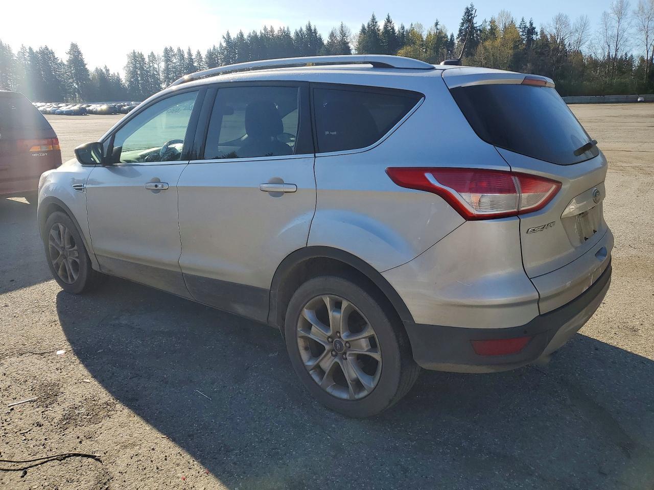 2015 Ford Escape Titanium - zdjęcie 2