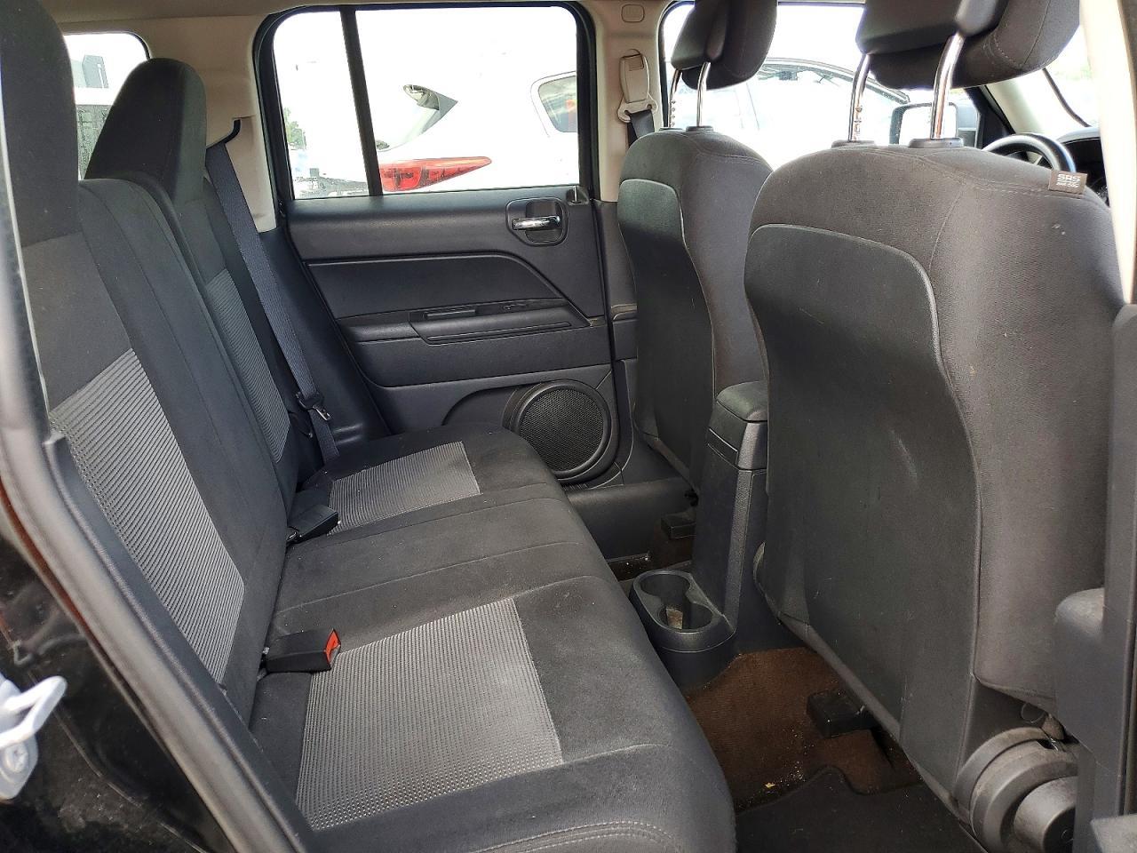 2015 Jeep Patriot Latitude - zdjęcie 10