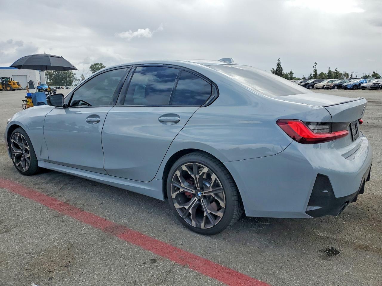 2025 BMW 330I - zdjęcie 2