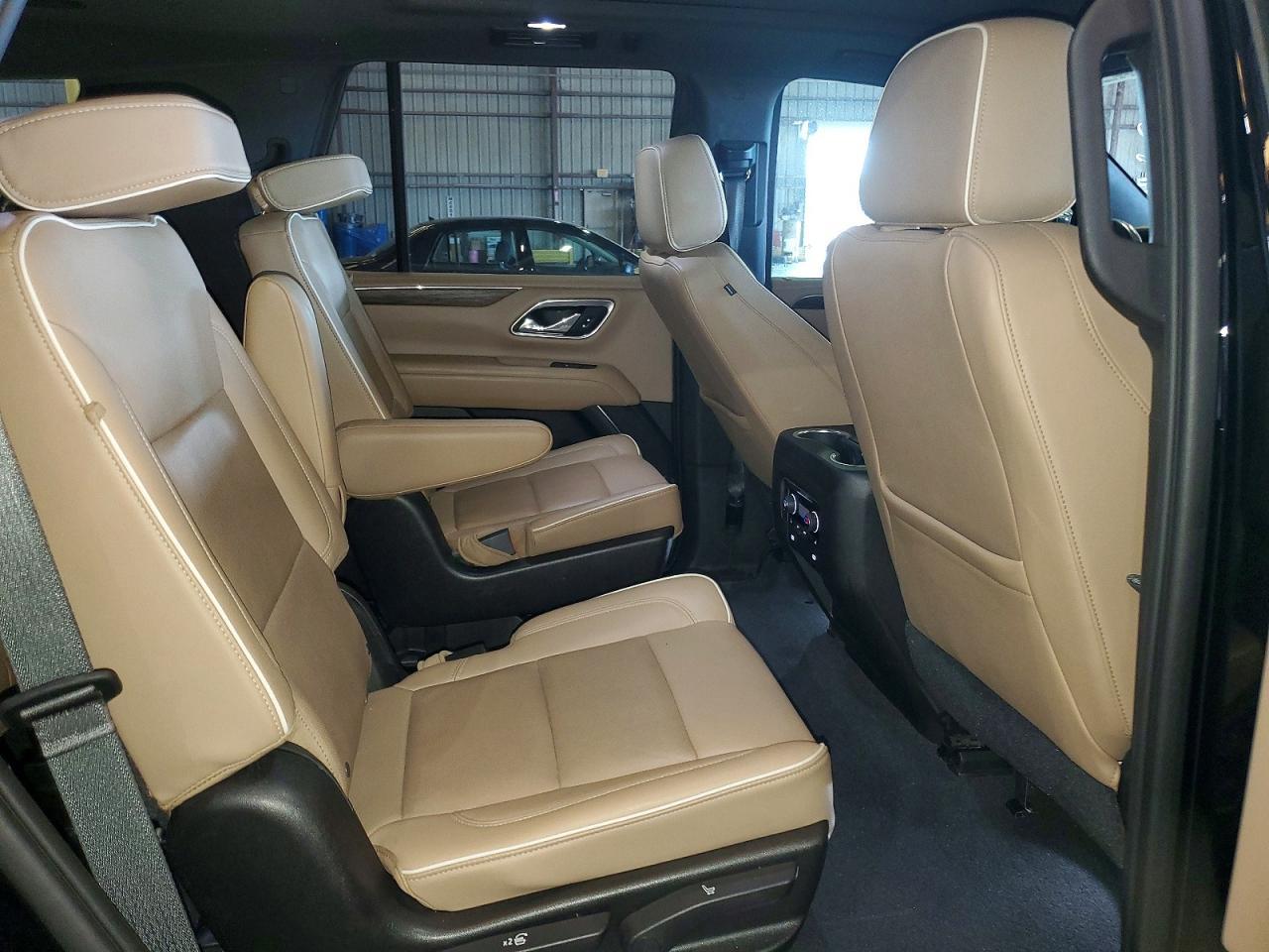 2021 Chevrolet Tahoe C1500 Premier - zdjęcie 11