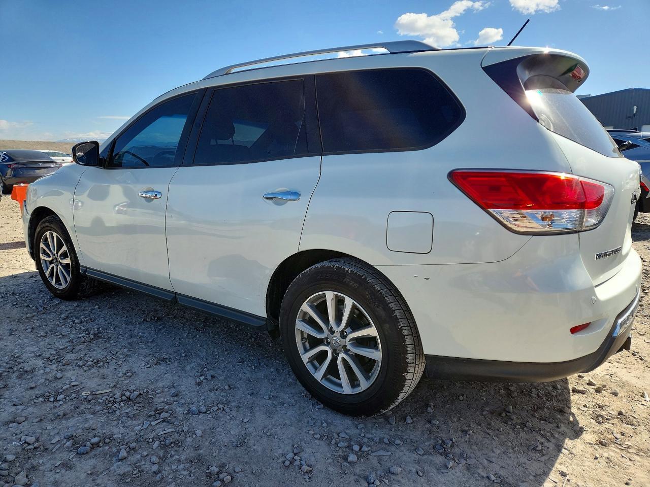 2015 Nissan Pathfinder Sv - zdjęcie 2