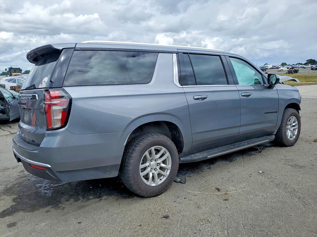 2021 Chevrolet Suburban K1500 Lt - zdjęcie 3