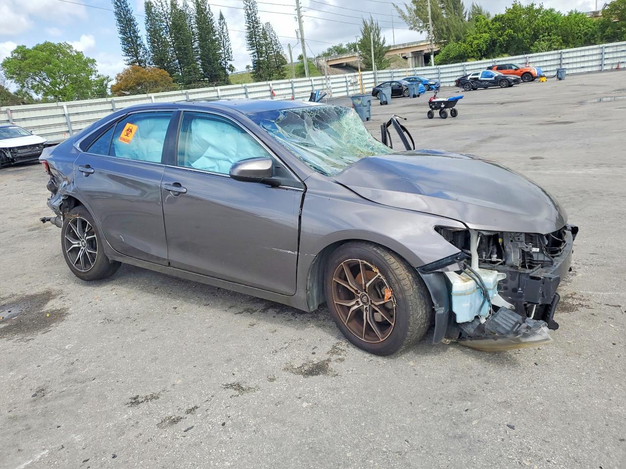 2017 Toyota Camry Se - zdjęcie 4