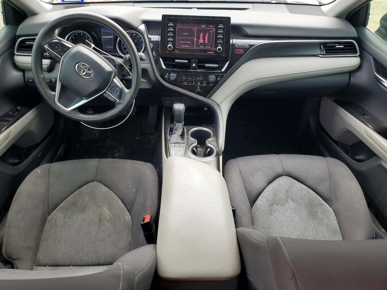 2022 Toyota Camry Le - zdjęcie 8