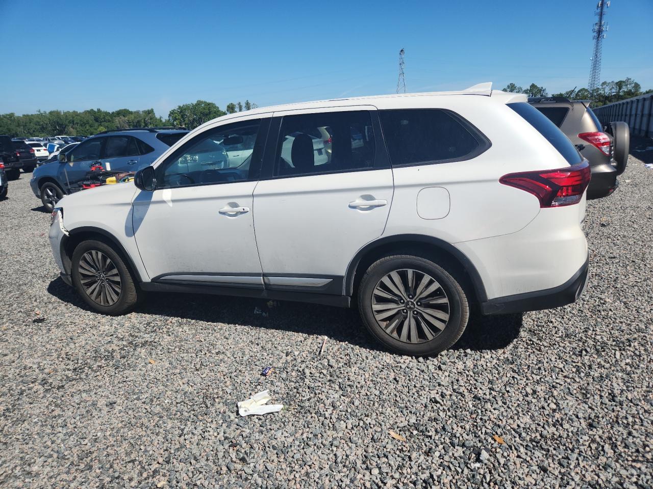 2020 Mitsubishi Outlander Es - zdjęcie 2