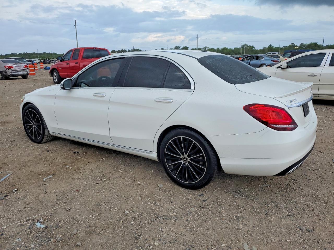 2019 Mercedes-Benz C 300 - zdjęcie 2