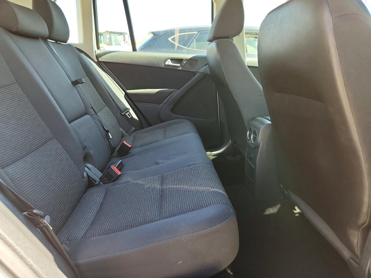 2014 Volkswagen Tiguan S - zdjęcie 11