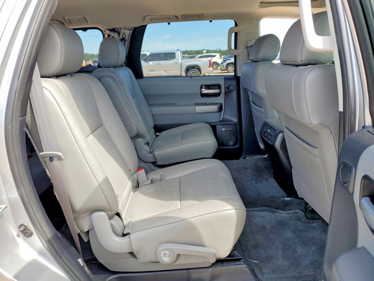 2017 Toyota Sequoia Limited - zdjęcie 11