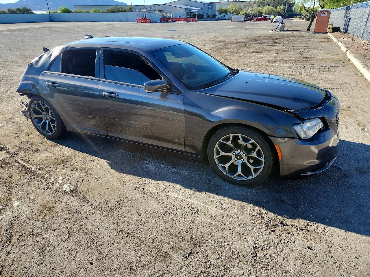 2018 Chrysler 300 S - zdjęcie 4
