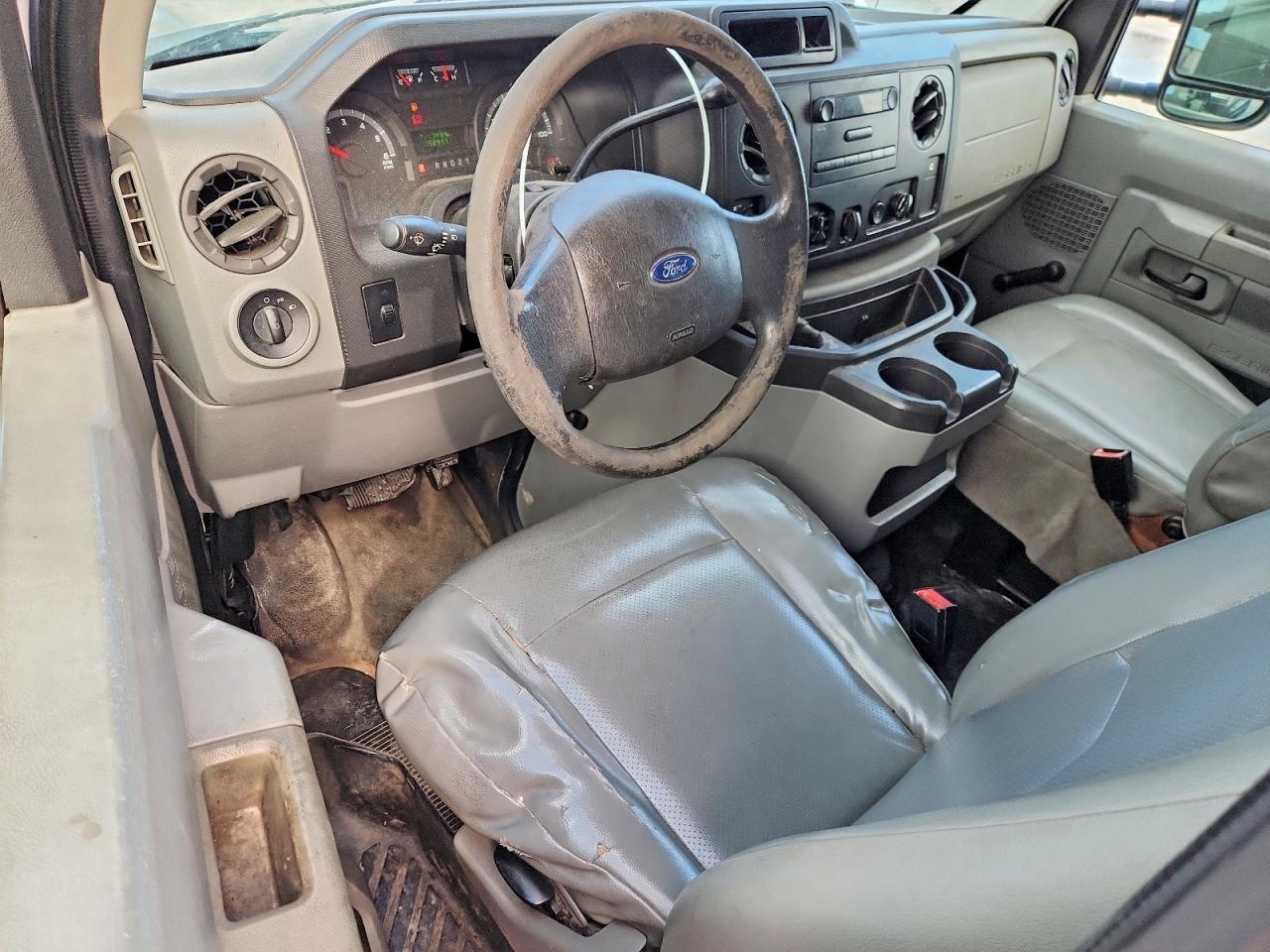 2013 Ford Econoline E250 Van - zdjęcie 8