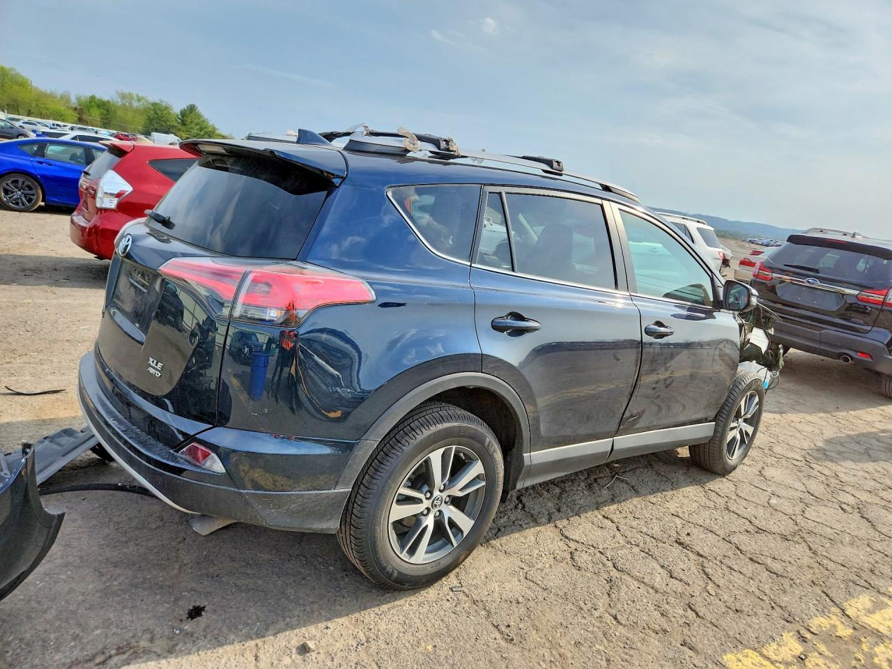 2017 Toyota Rav4 Xle - zdjęcie 3