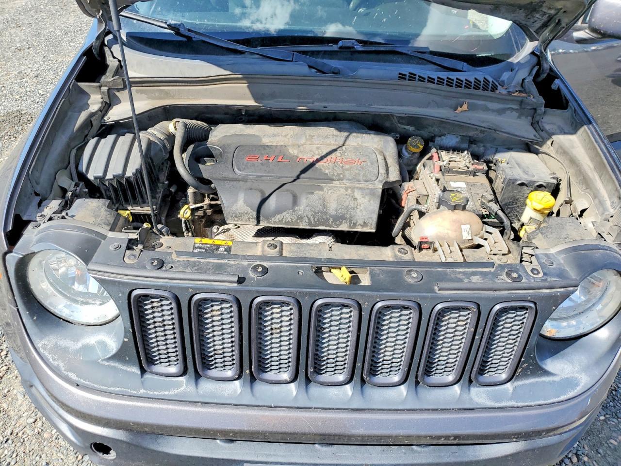 2016 Jeep Renegade Trailhawk - zdjęcie 12