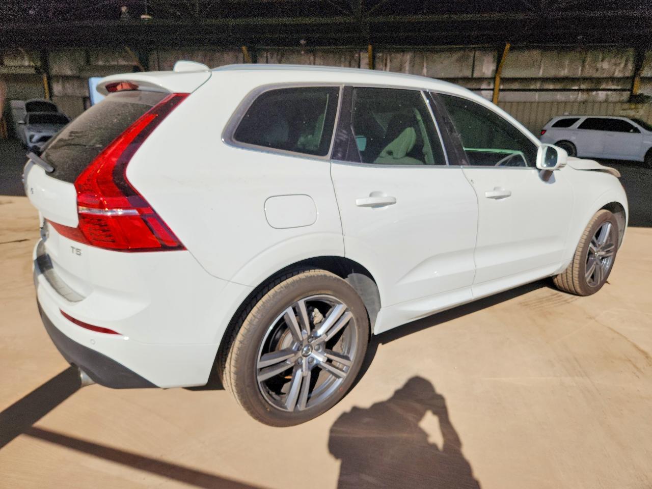 2021 Volvo Xc60 T5 Momentum - zdjęcie 3