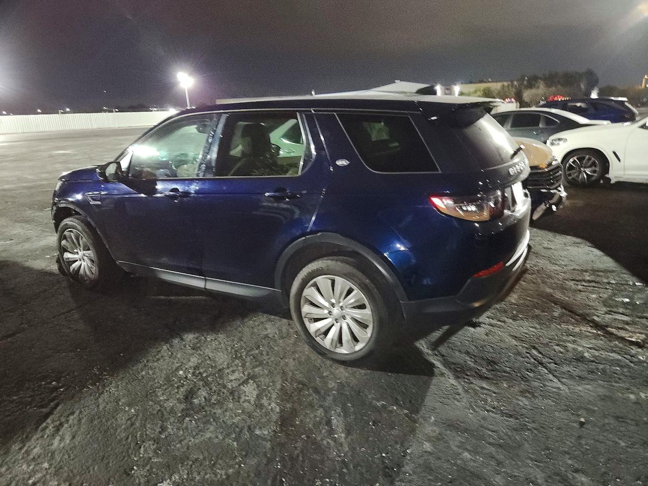 2020 Land Rover Discovery Sport S - zdjęcie 2