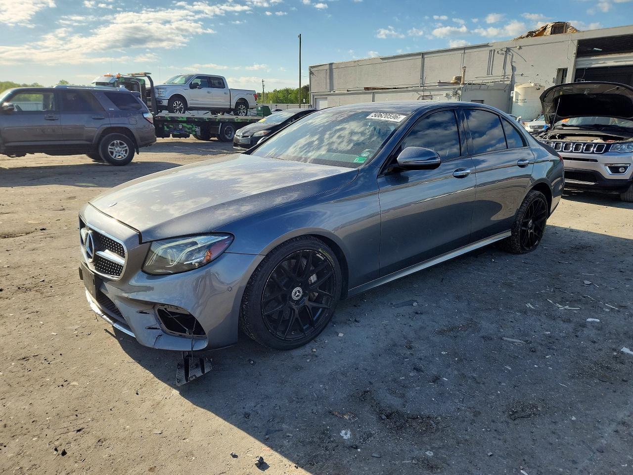2017 Mercedes-Benz E 300 4Matic - zdjęcie główne