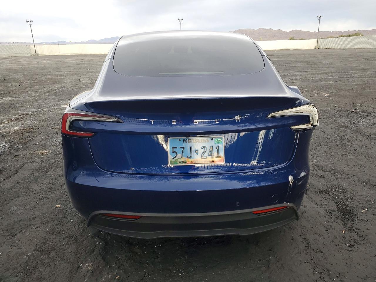 2025 Tesla Model 3 - zdjęcie 6