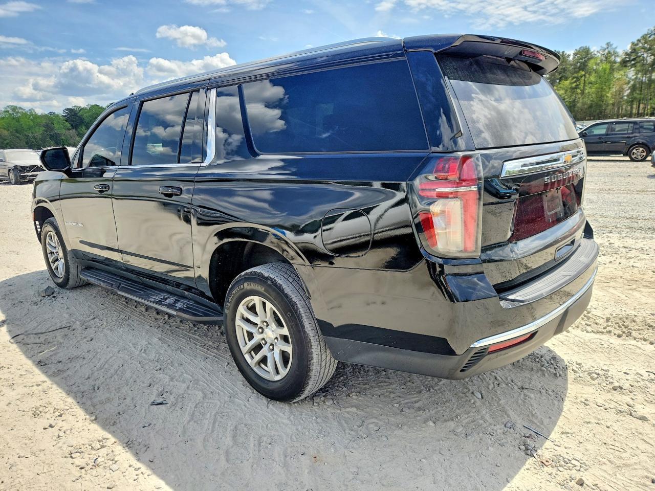 2023 Chevrolet Suburban K1500 Lt - zdjęcie 2