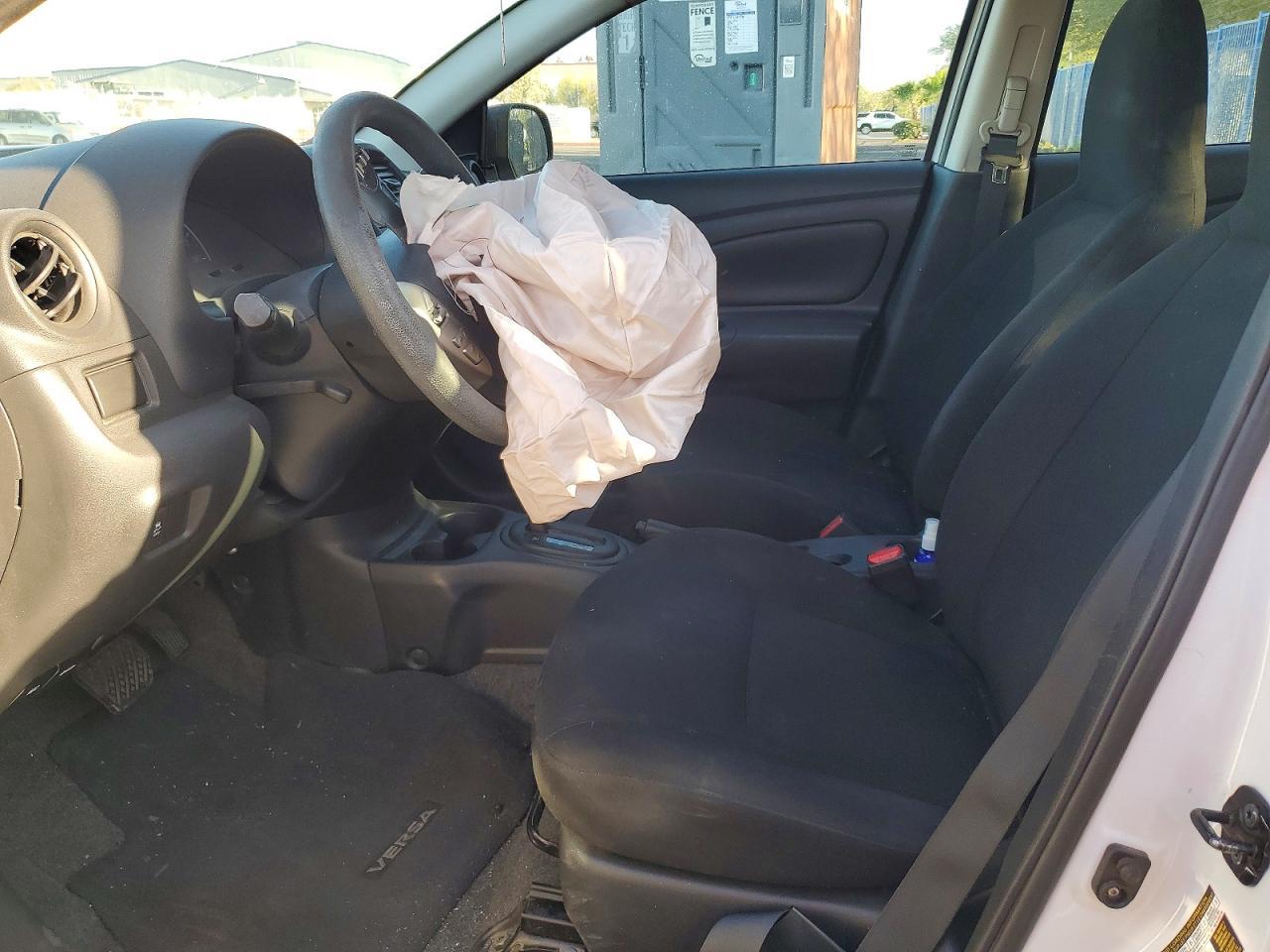 2015 Nissan Versa 1.6 S - zdjęcie 7