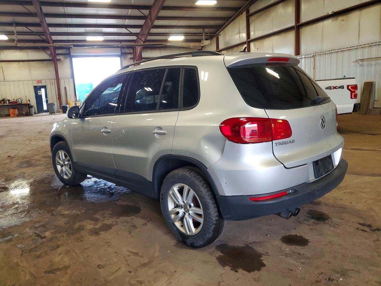 2016 Volkswagen Tiguan S - zdjęcie 2