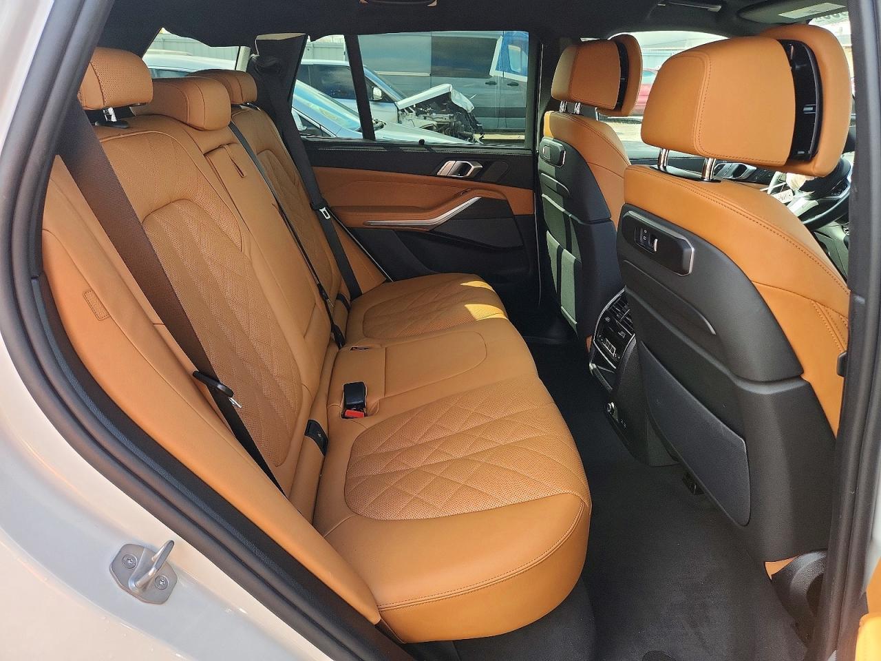 2026 BMW X5 xDrive50E - zdjęcie 10