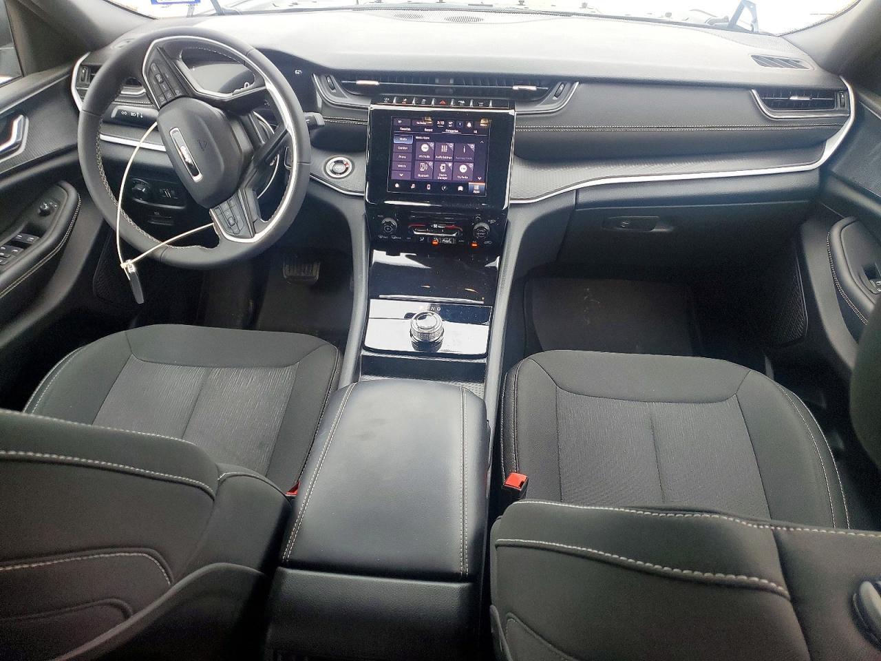 2025 Jeep Grand Cherokee Laredo - zdjęcie 8