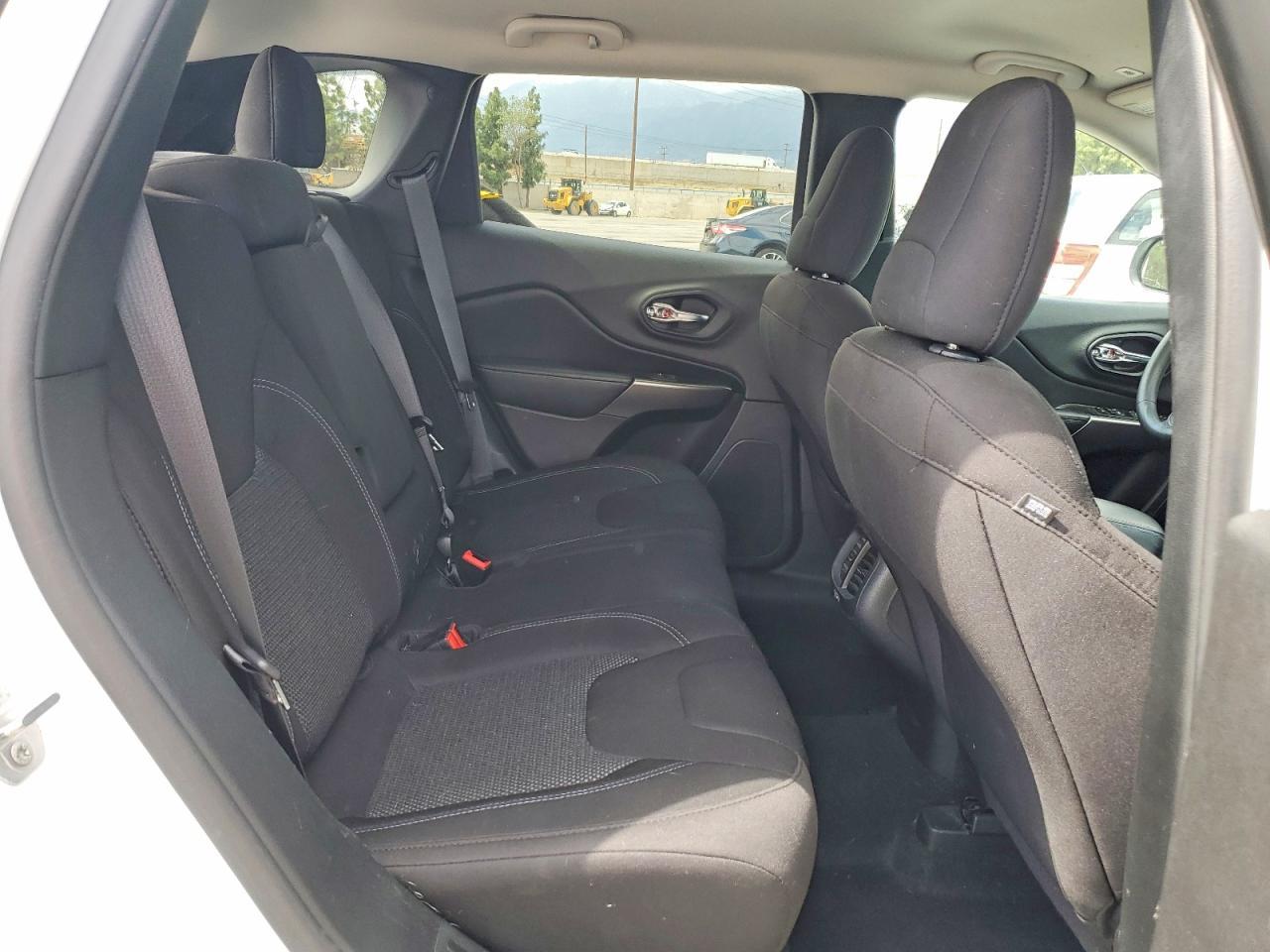 2019 Jeep Cherokee Latitude - zdjęcie 11