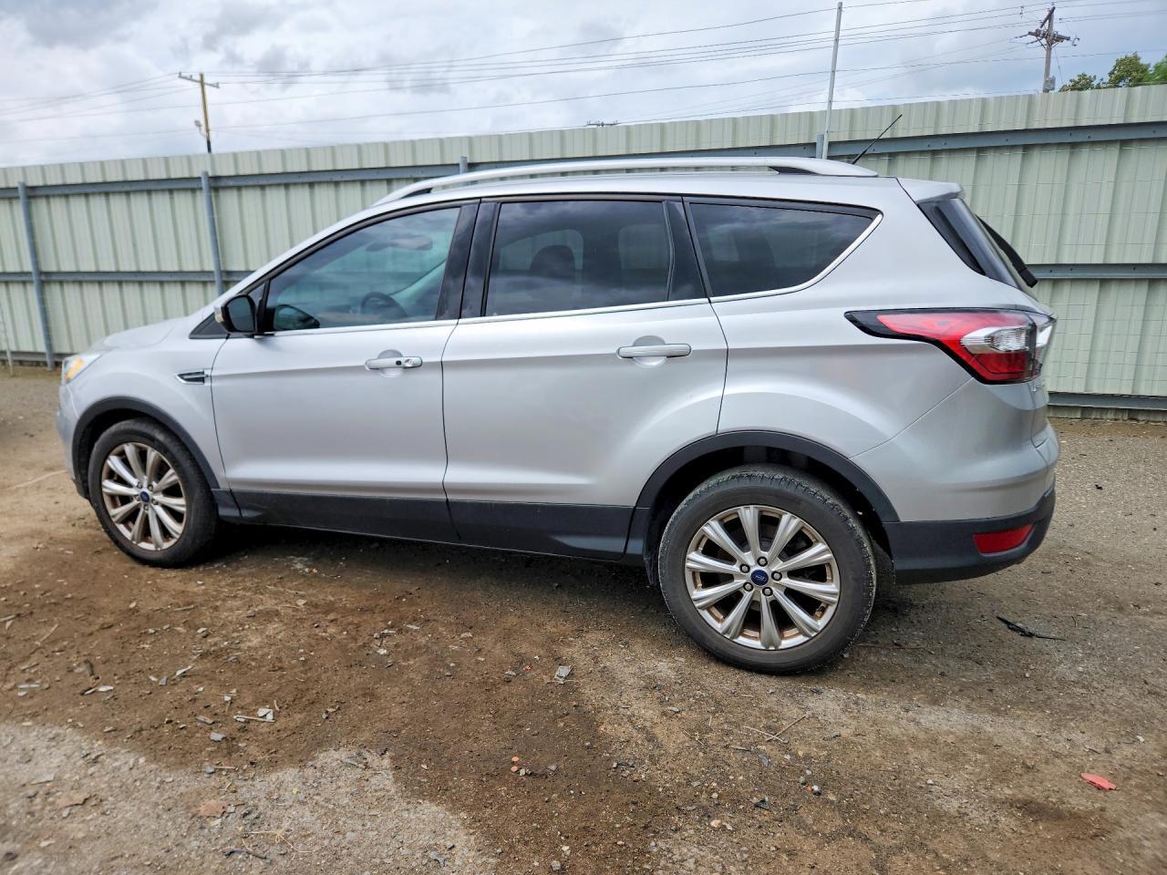 2017 Ford Escape Titanium - zdjęcie 2