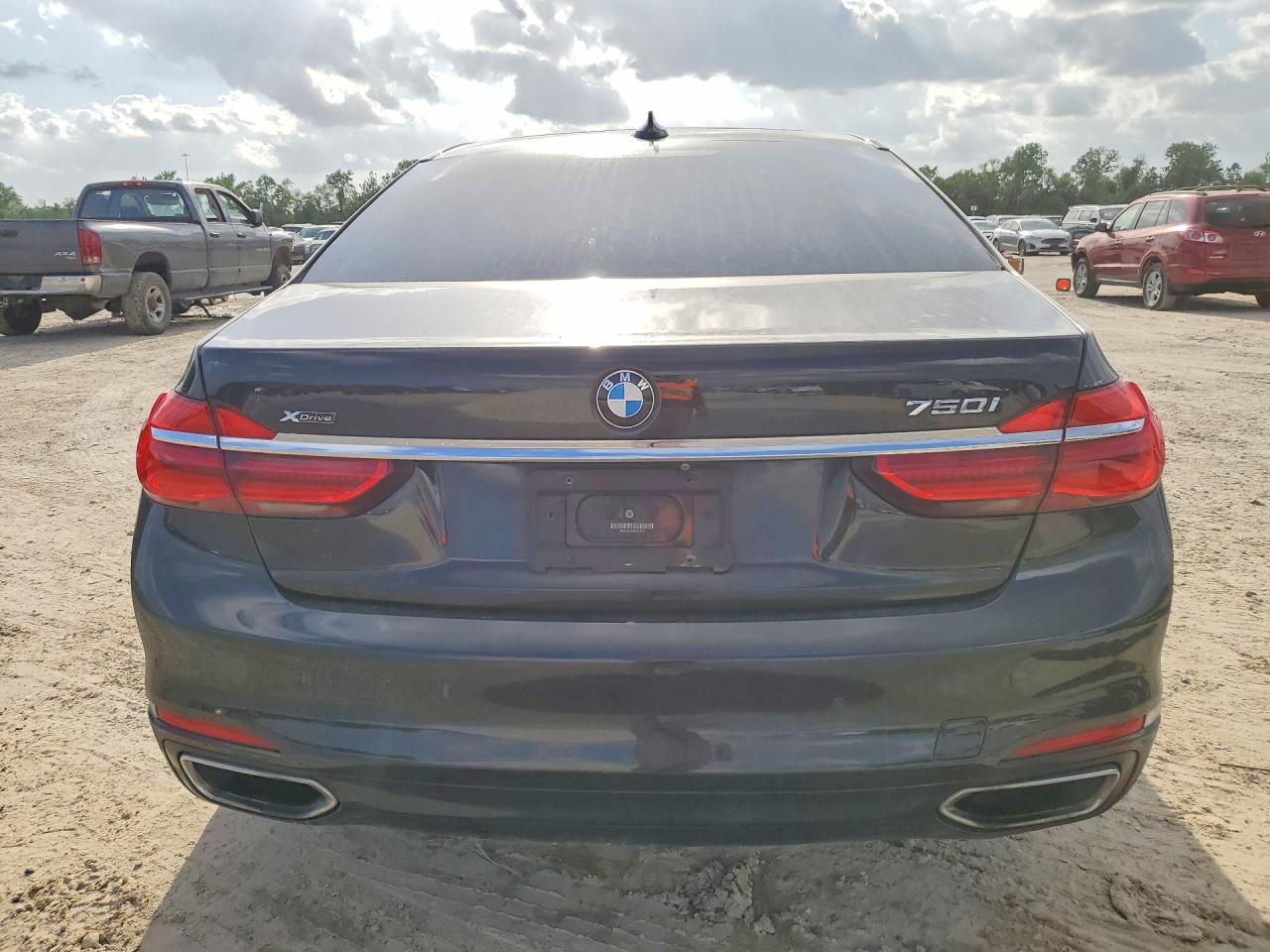 2019 BMW 750 Xi - zdjęcie 6