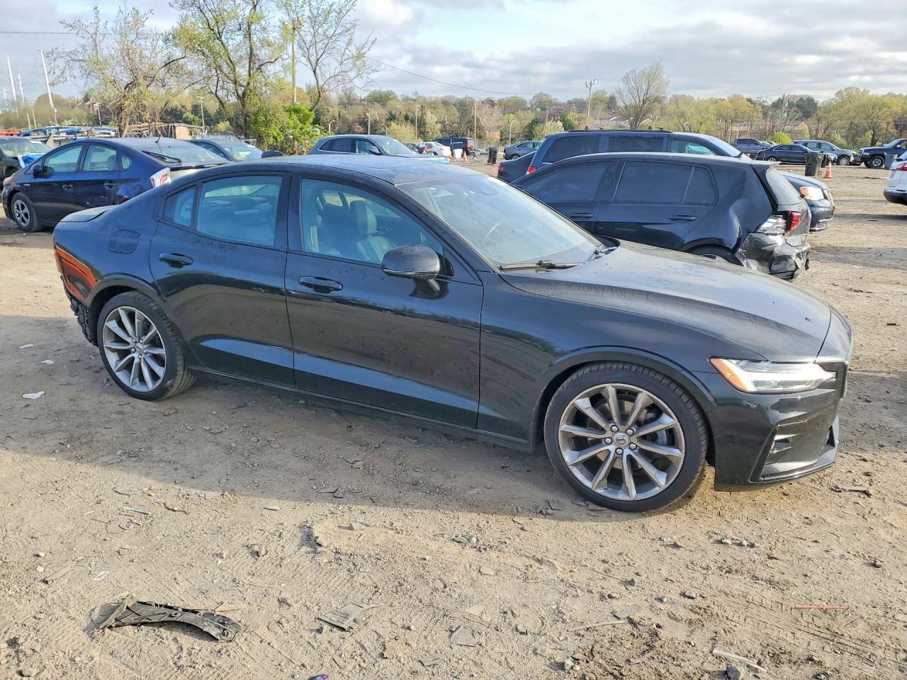 2021 Volvo S60 T5 Momentum - zdjęcie 4