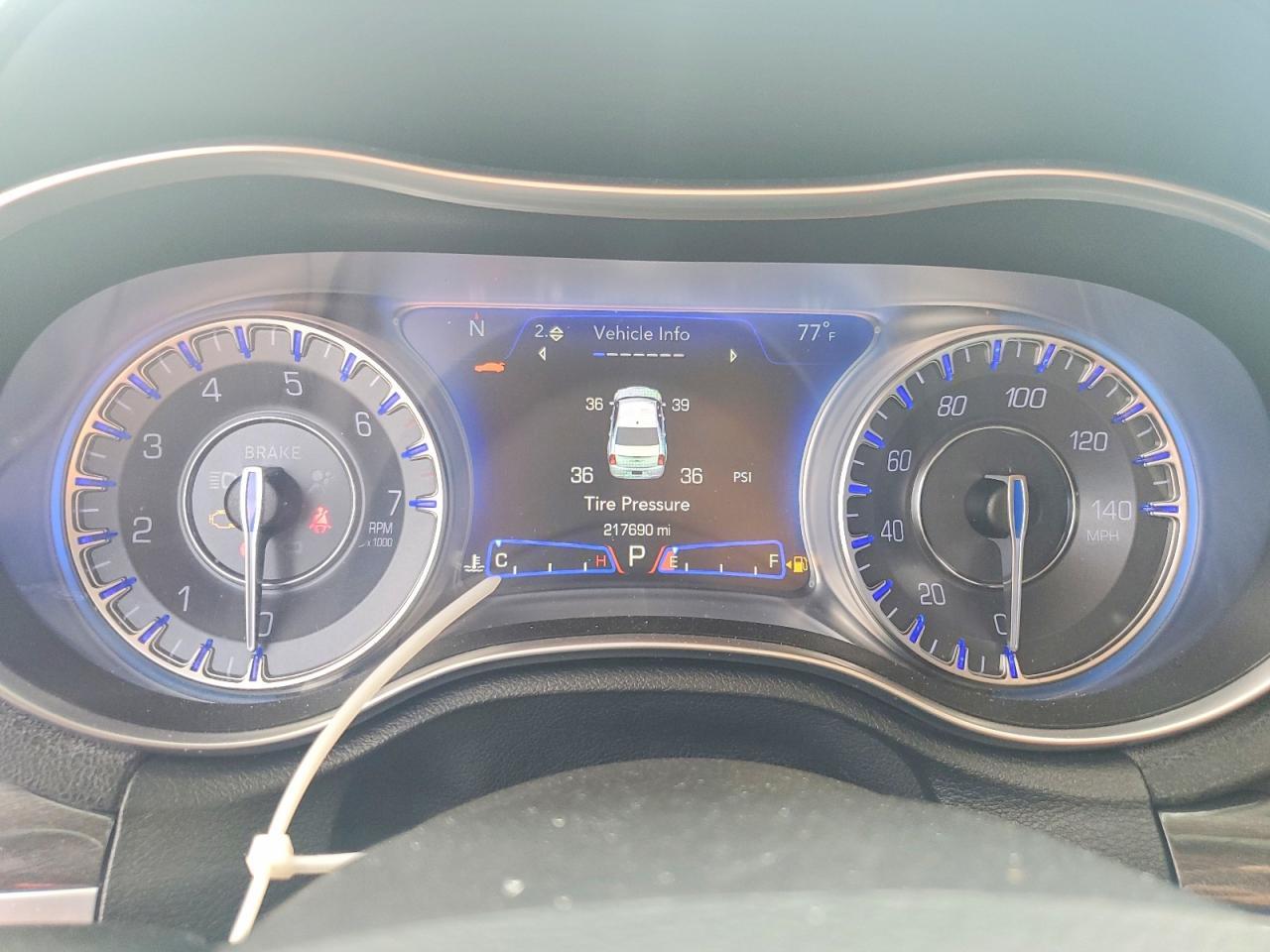 2019 Chrysler 300 Touring - zdjęcie 9