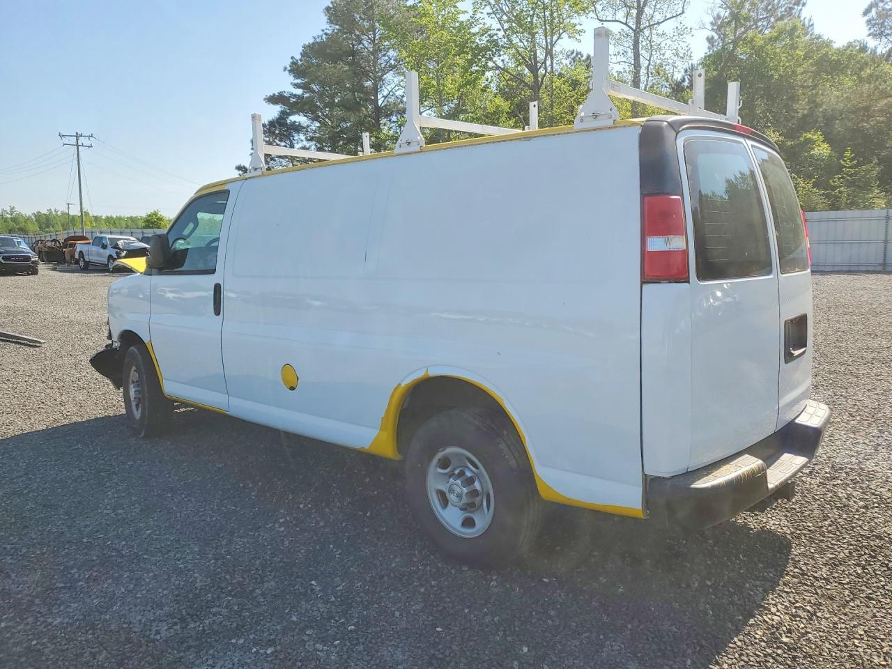 2019 Chevrolet Express G2500 - zdjęcie 2