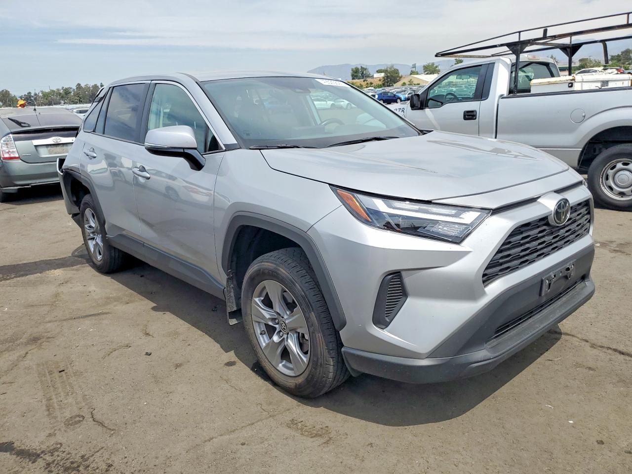 2025 Toyota Rav4 Le - zdjęcie 4