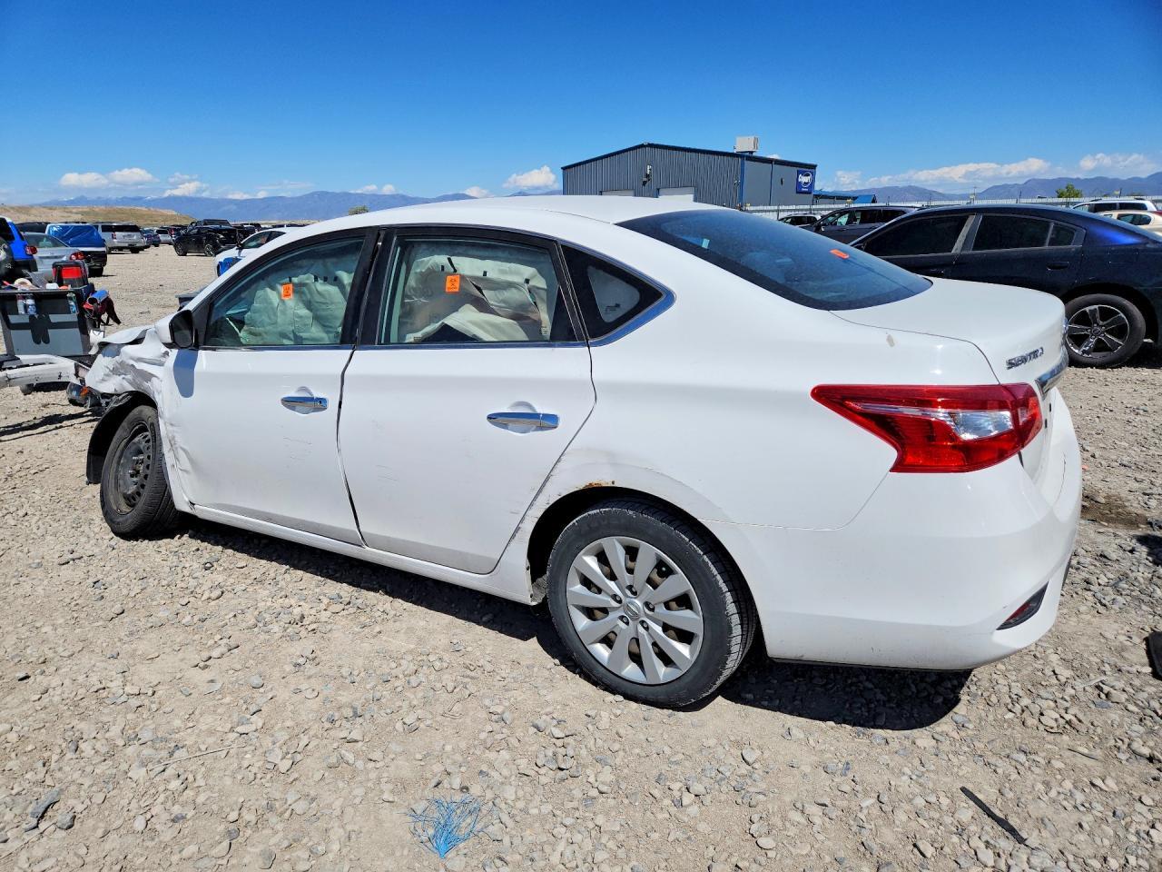 2019 Nissan Sentra S - zdjęcie 2
