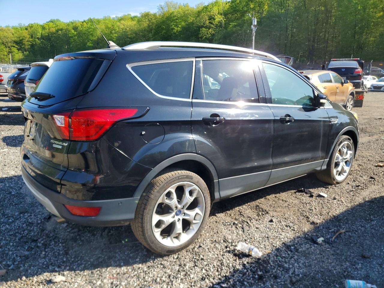 2019 Ford Escape Titanium - zdjęcie 3