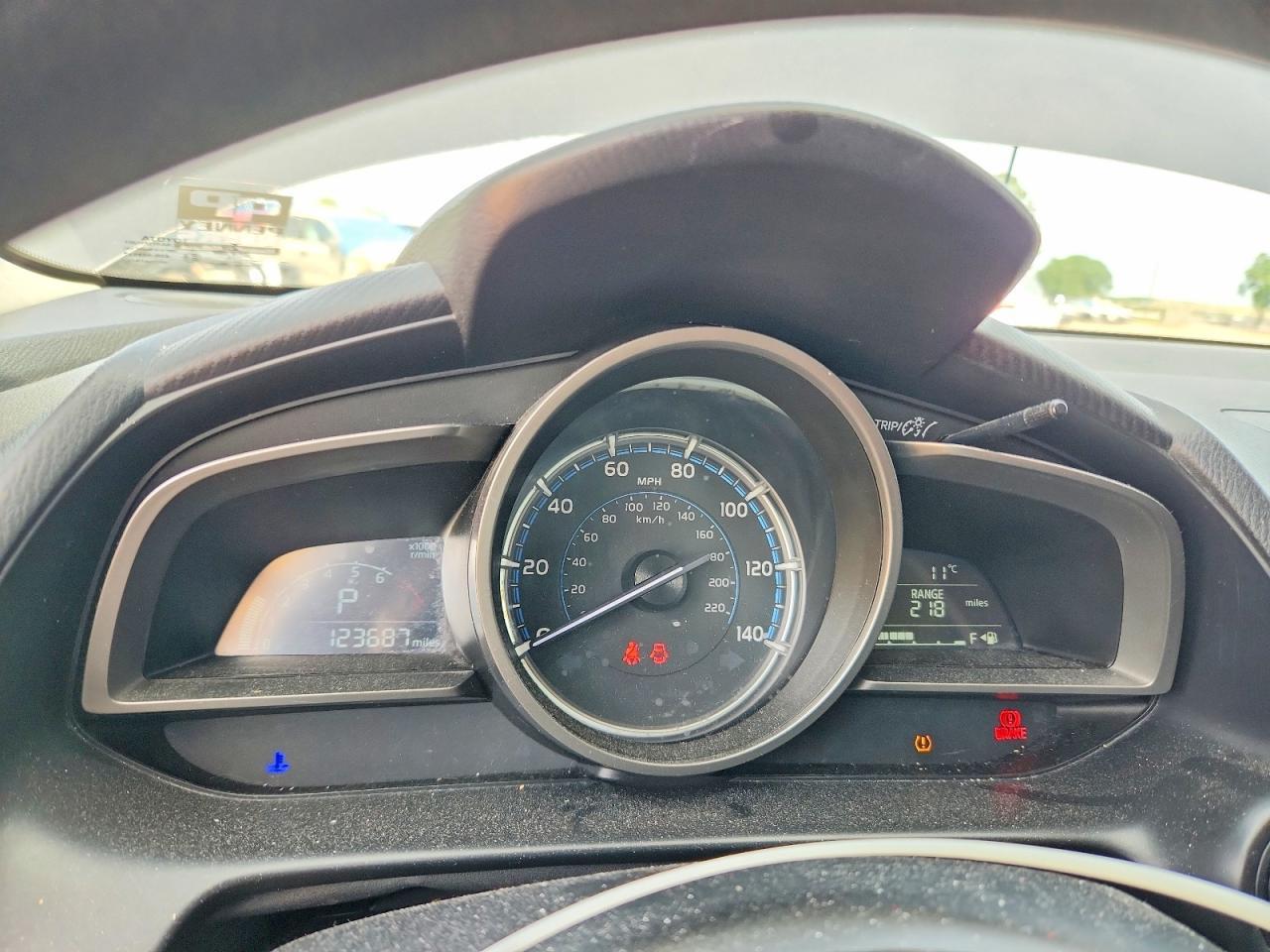 2019 Toyota Yaris L - zdjęcie 9