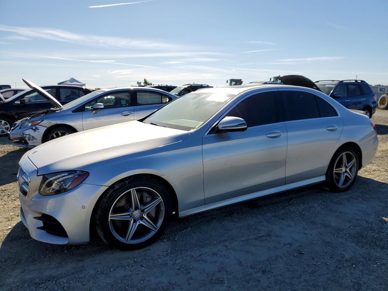 2017 Mercedes-Benz E 300 - zdjęcie główne