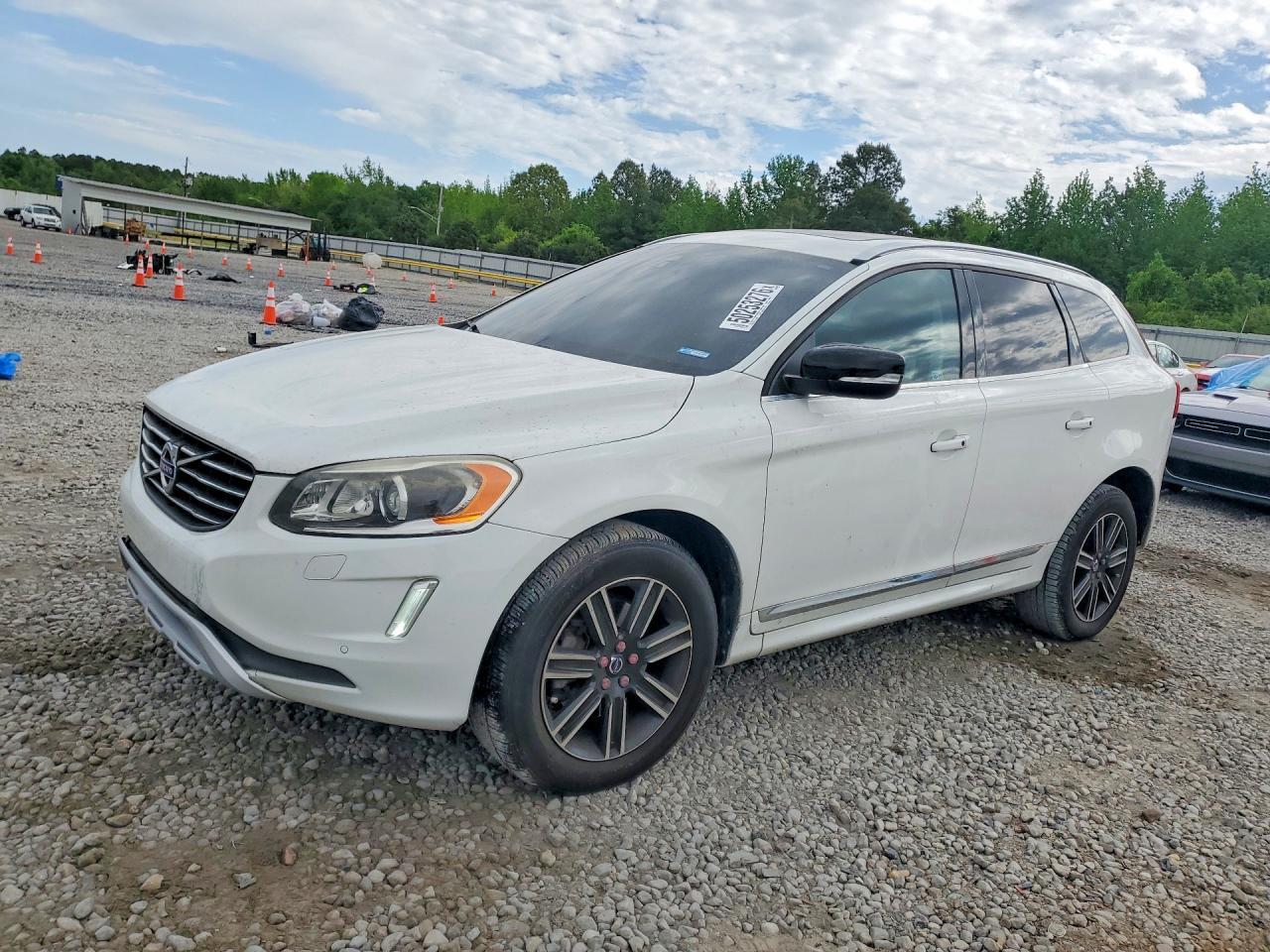 2017 Volvo Xc60 T5 Dynamic - zdjęcie główne