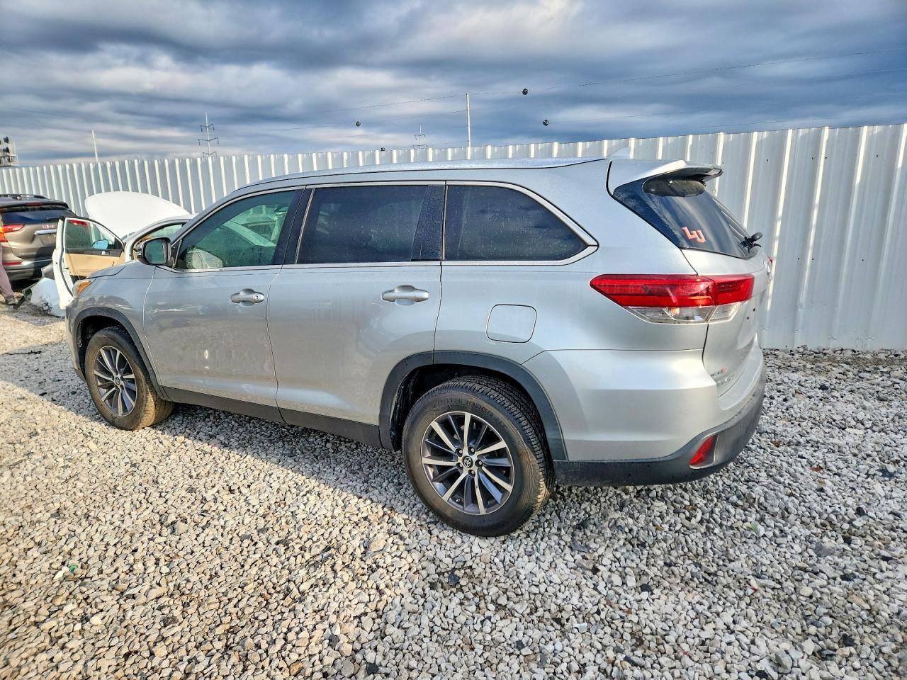 2019 Toyota Highlander Xle - zdjęcie 2