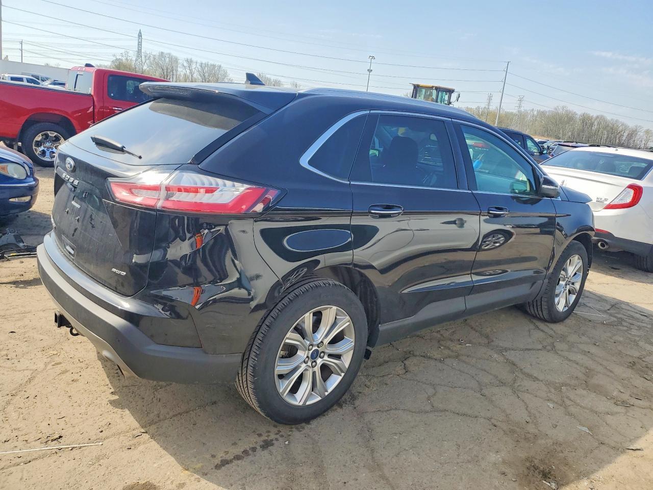 2021 Ford Edge Titanium - zdjęcie 3