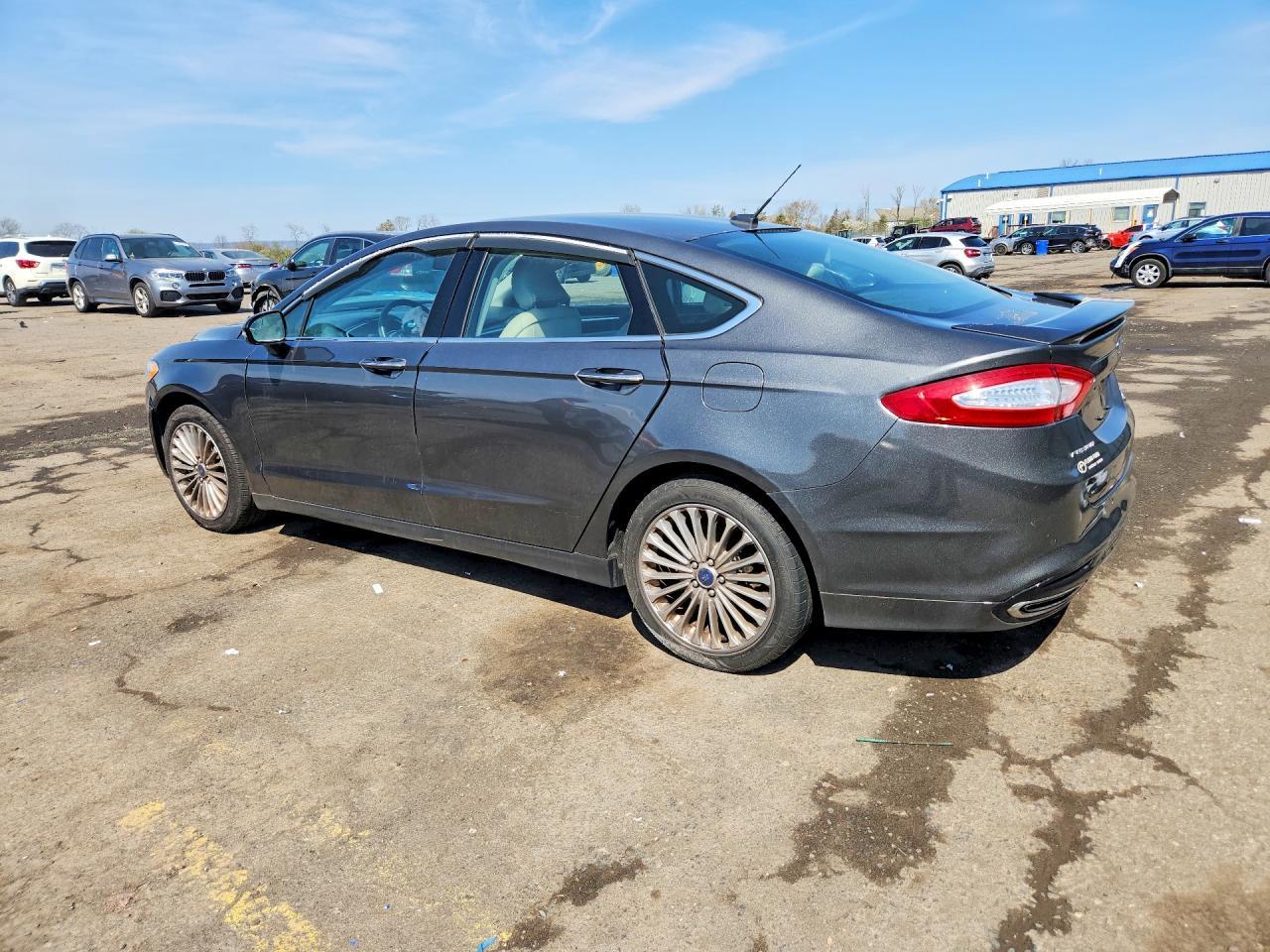 2015 Ford Fusion Titanium - zdjęcie 2