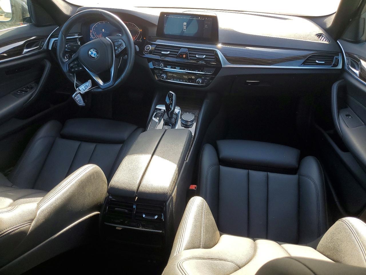 2020 BMW 530 I - zdjęcie 8