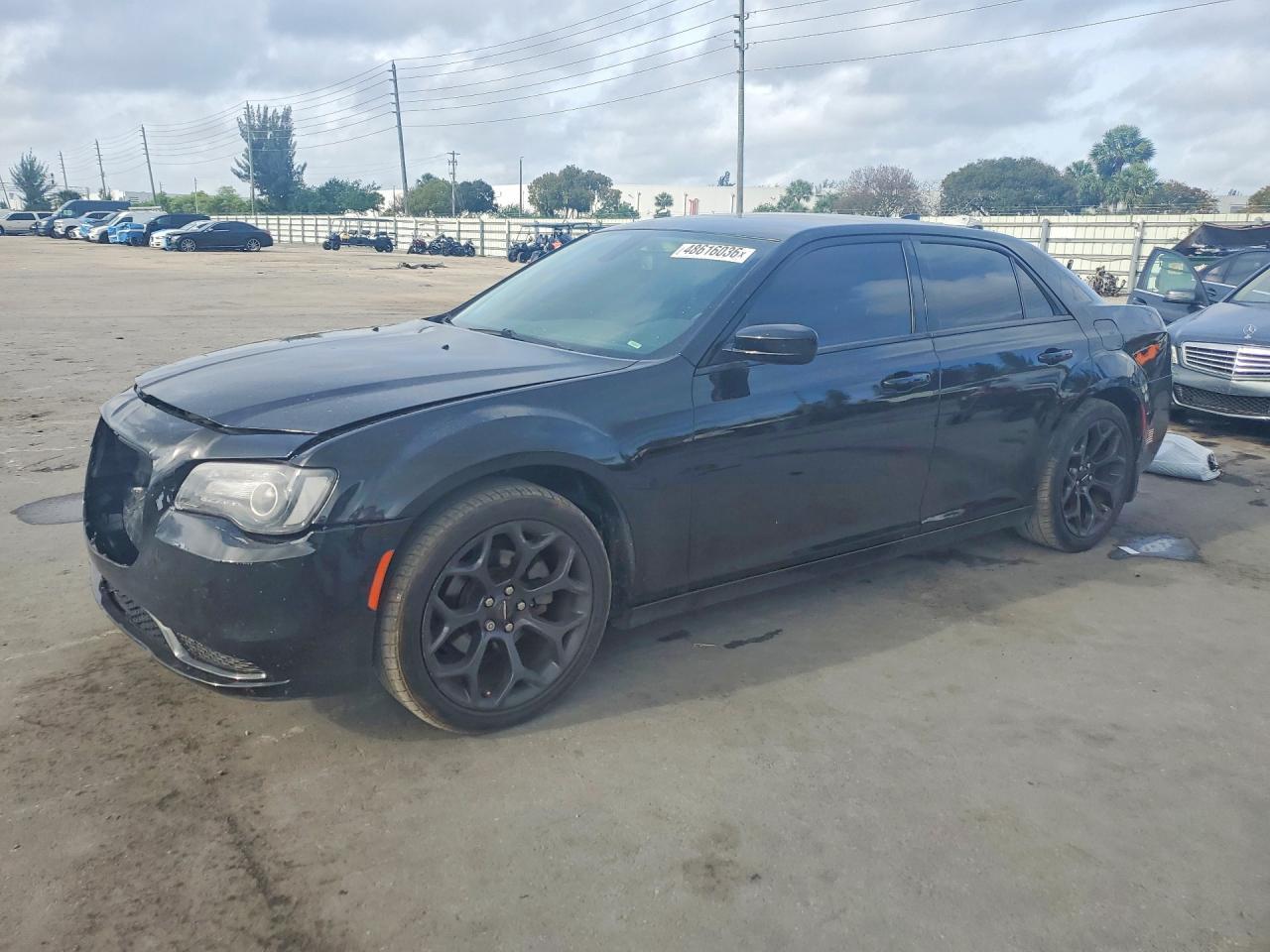 2019 Chrysler 300 Touring - zdjęcie główne