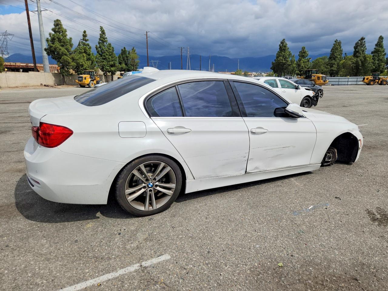 2017 BMW 330 I - zdjęcie 3