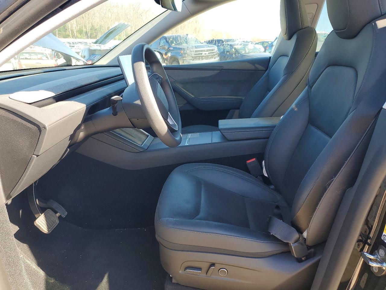2026 Tesla Model Y - zdjęcie 7