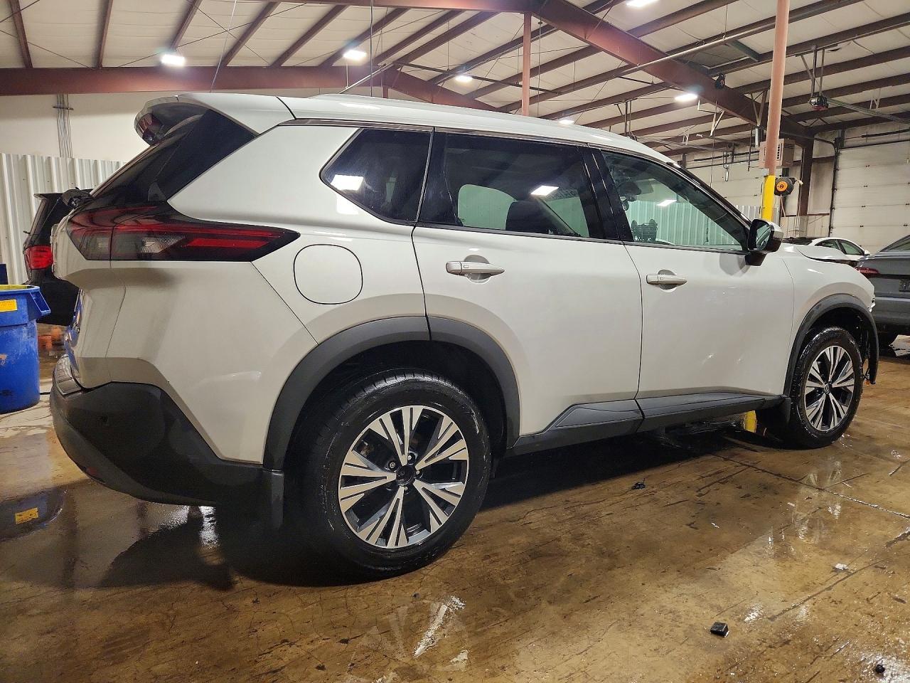 2021 Nissan Rogue Sv - zdjęcie 3