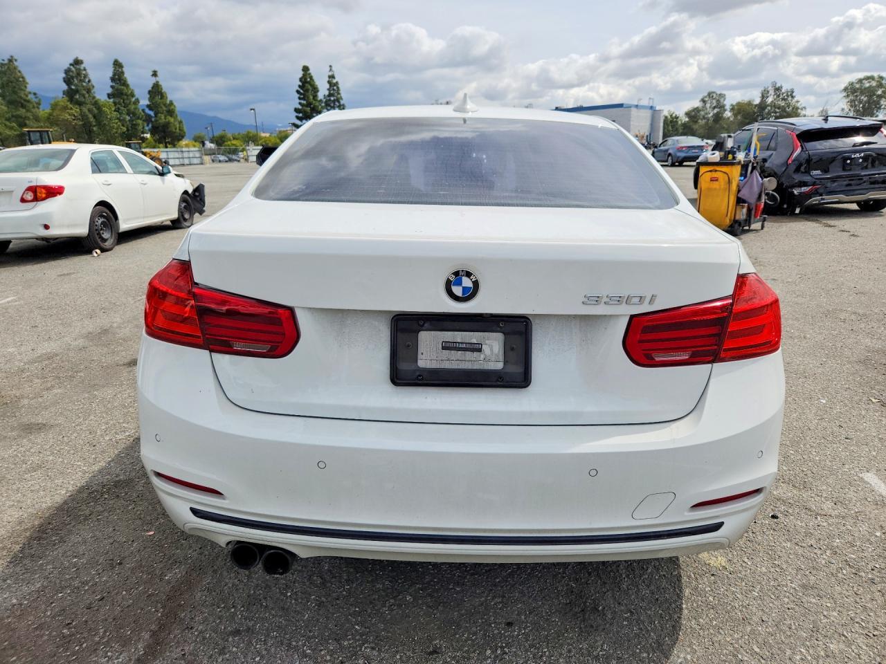 2017 BMW 330 I - zdjęcie 6