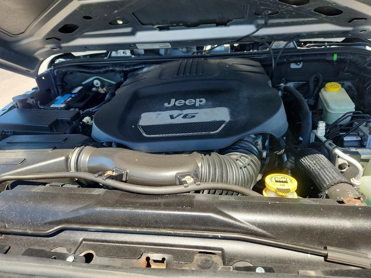 2014 Jeep Wrangler Unlimited Sport - zdjęcie 12