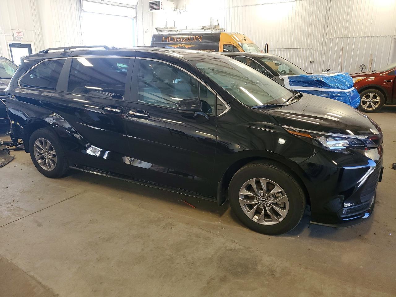 2025 Toyota Sienna Xle 7-Passenger - zdjęcie 4
